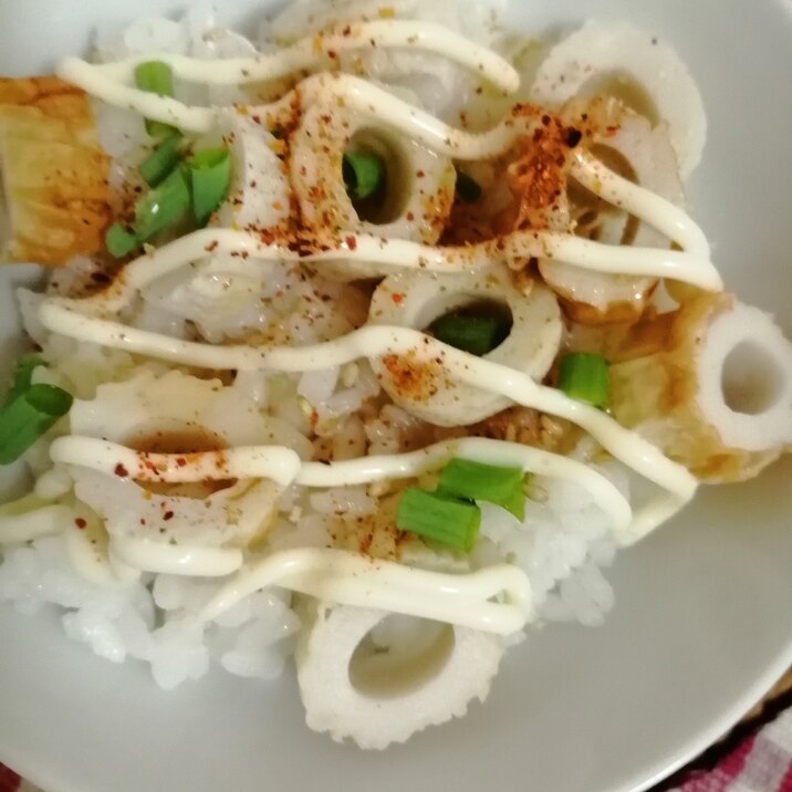 ちくわとねぎとごまとごま油のつゆマヨ丼